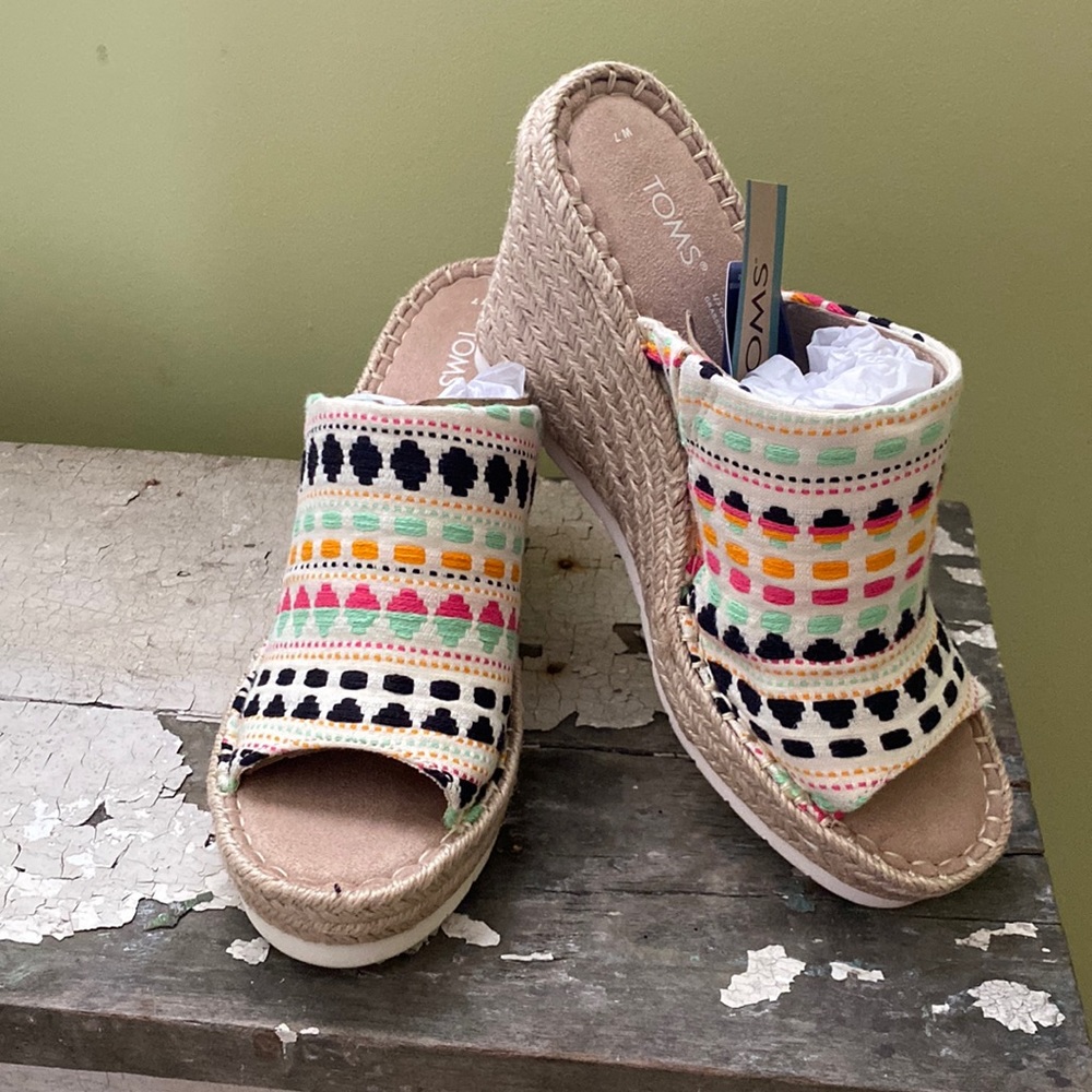 NWT Toms Monica Mule espadrilles
